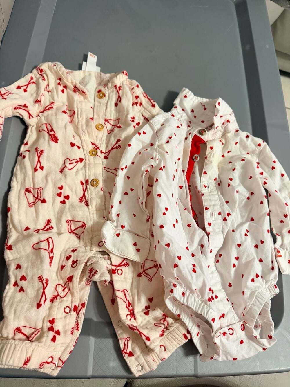 Cat & Jack Baby Valentine's Day Romper Size 0-3M White Hearts